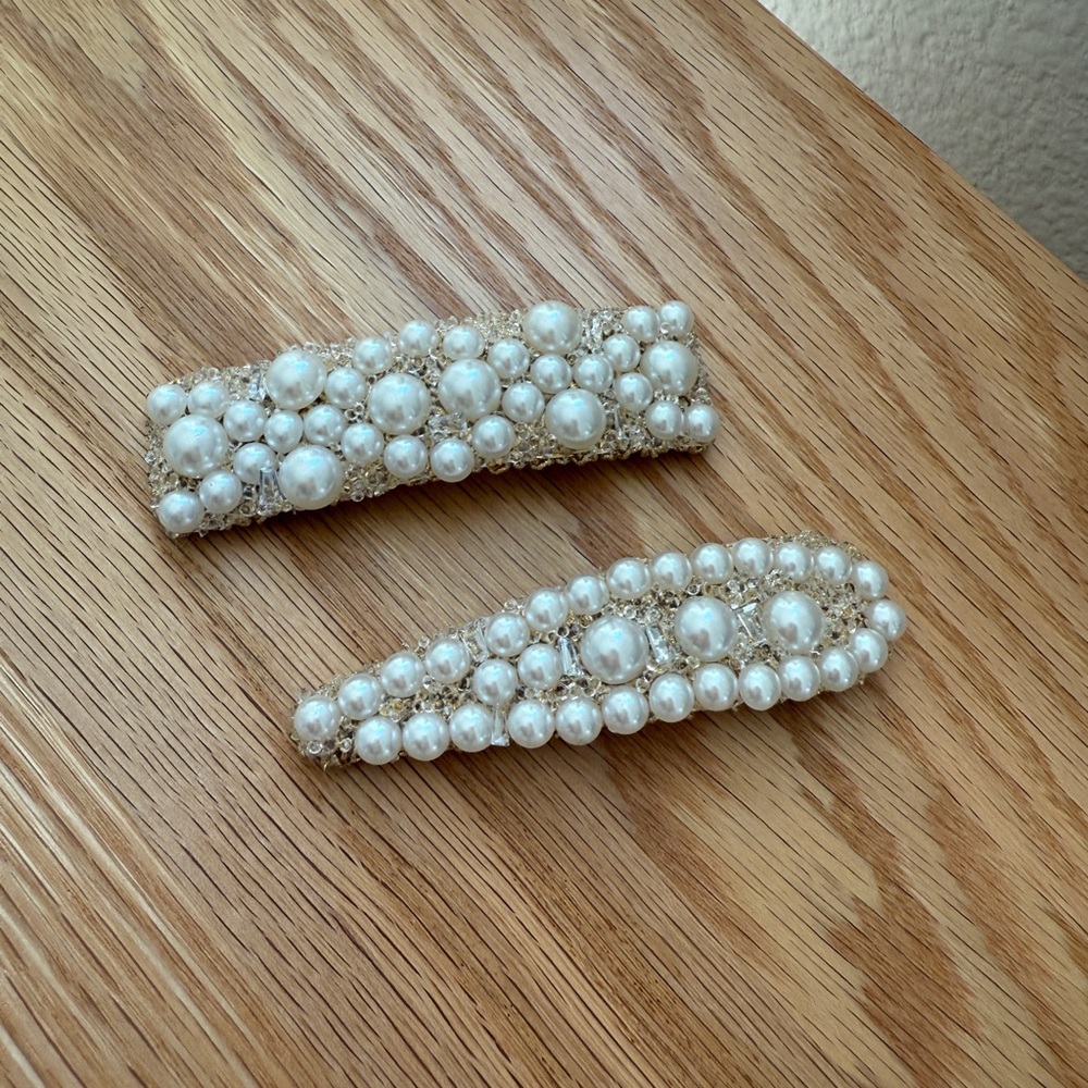 Elegant Pearl Hair Clips